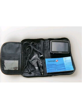 Working Tom Tom GPS. Includes cords, owners manual and case.